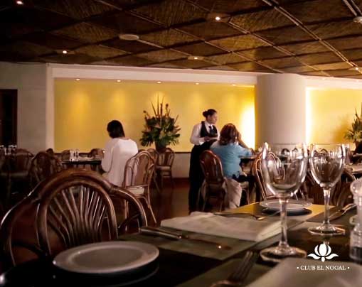 Ambiente gastronómico en el Club El Nogal en La Terraza